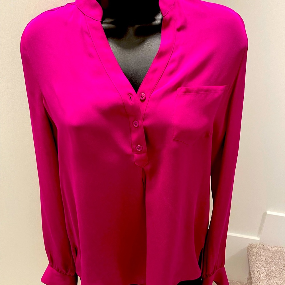 Beautiful HAUTE HIPPIE Silk Blouse, Magenta in colour, size XS